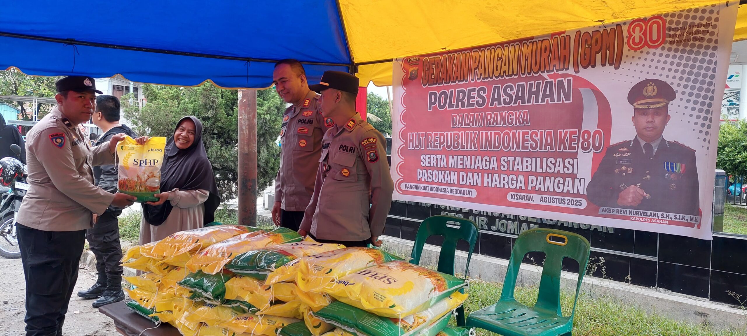 Polsek Sei Kepayang dan Polsek Air Joman Gelar Gerakan Beras Murah dalam Rangka HUT RI ke-80