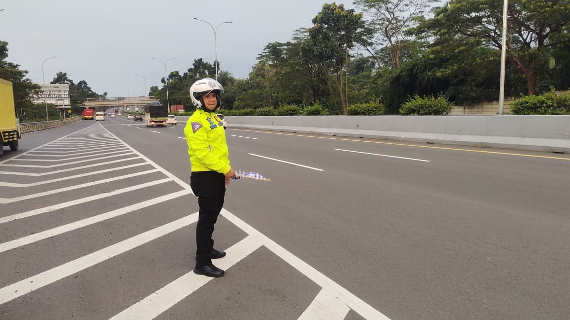 Satlantas Polres Subang Putar Balik Kendaraan Sumbu 3 di Gerbang Tol, Demi Kelancaran Arus Mudik Lebaran 2026