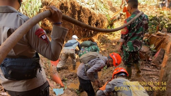 Korban Longsor di Sumedang Ditemukan, Tim SAR Brimob Jabar Tunjukkan Respons Cepat